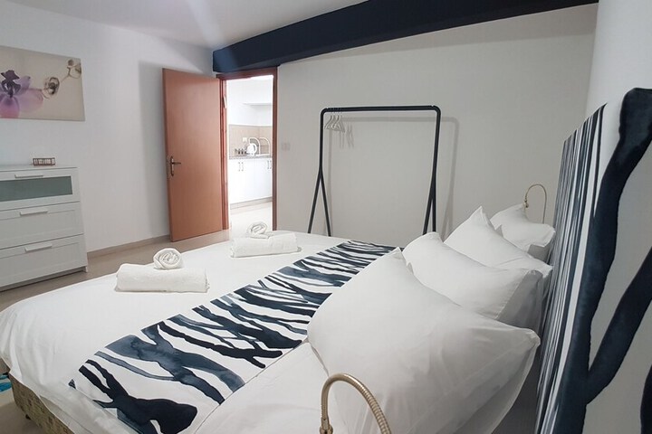 Room 6 of 38