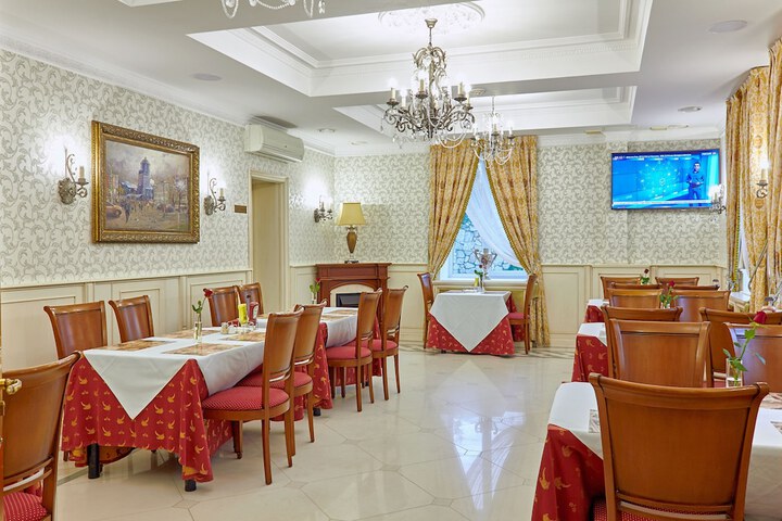 Dining 76 of 113