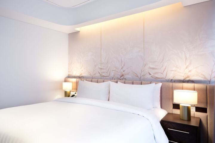 Room 10 of 34