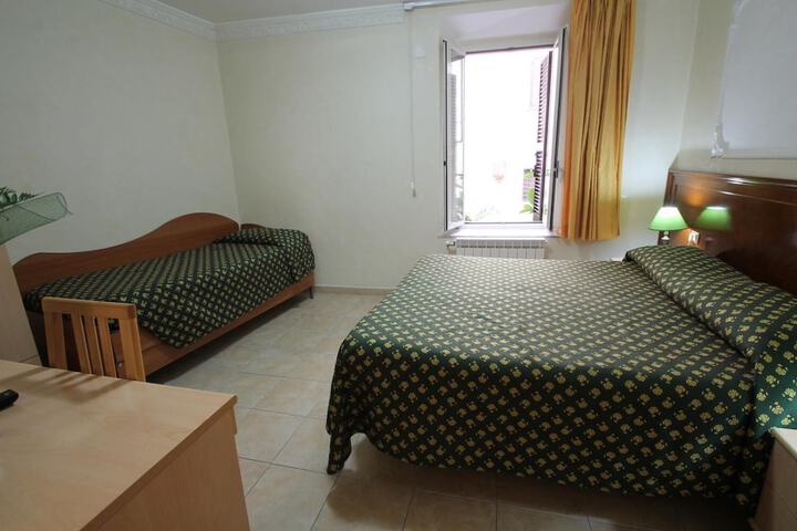 Room 12 of 37