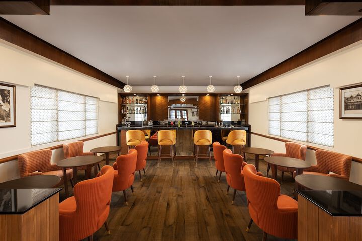 Lounge 16 of 25