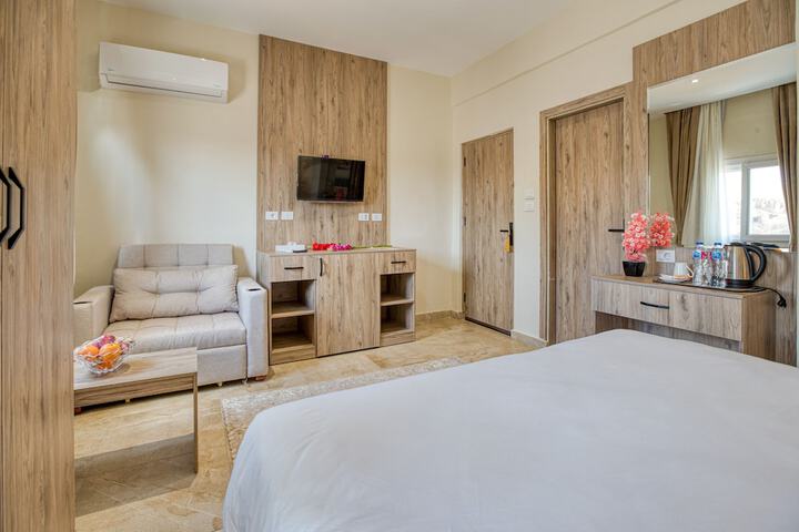 Room 3 of 79