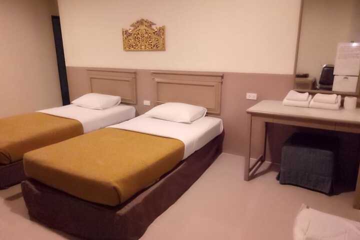 Room 6 of 32
