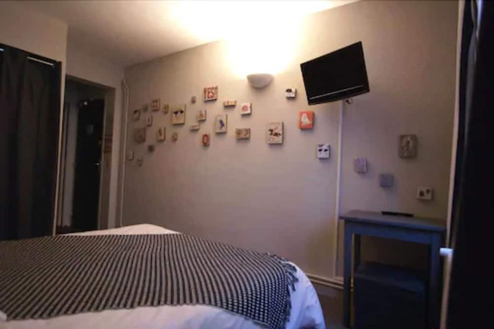 Room 44 of 77