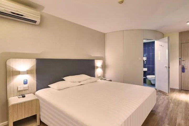 Room 5 of 19