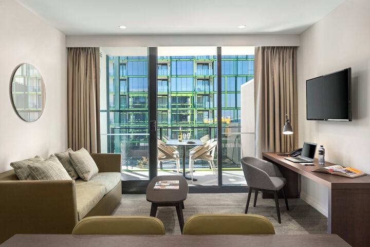 Room 10 of 18