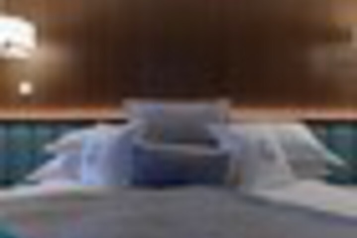 Room 14 of 216