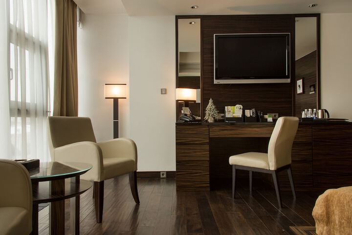 Room 11 of 39