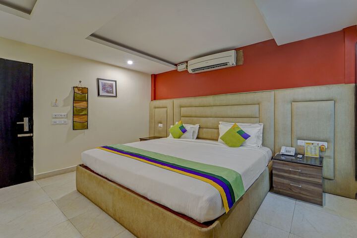 Room 14 of 32