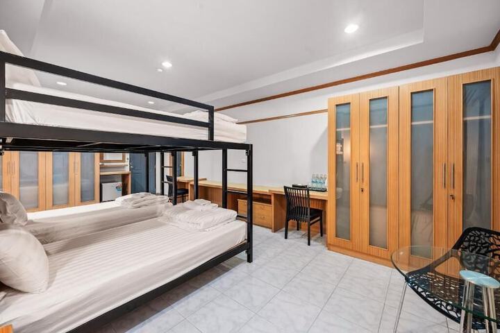Room 8 of 17