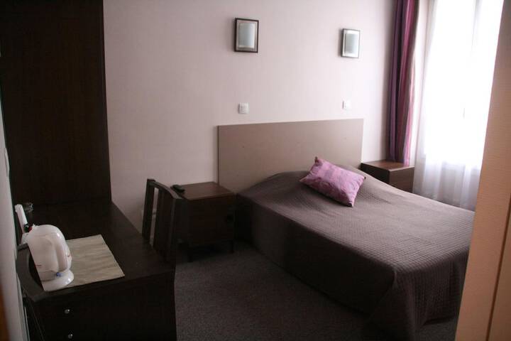 Room 5 of 27