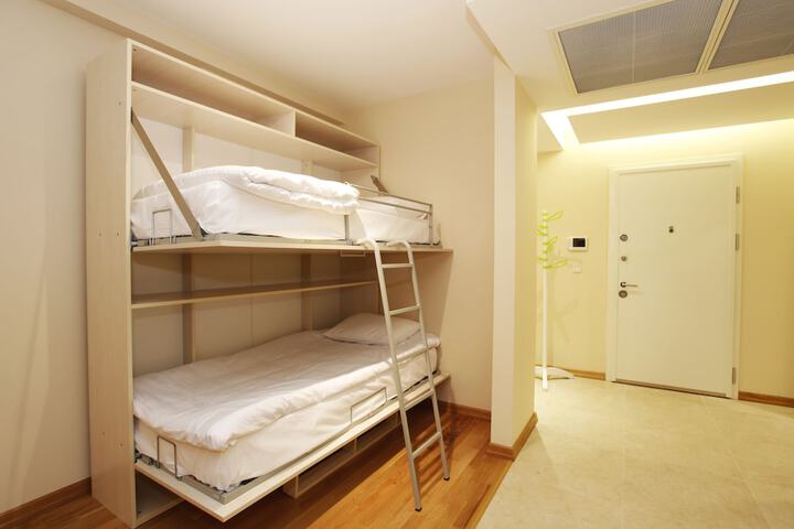 Room 27 of 74