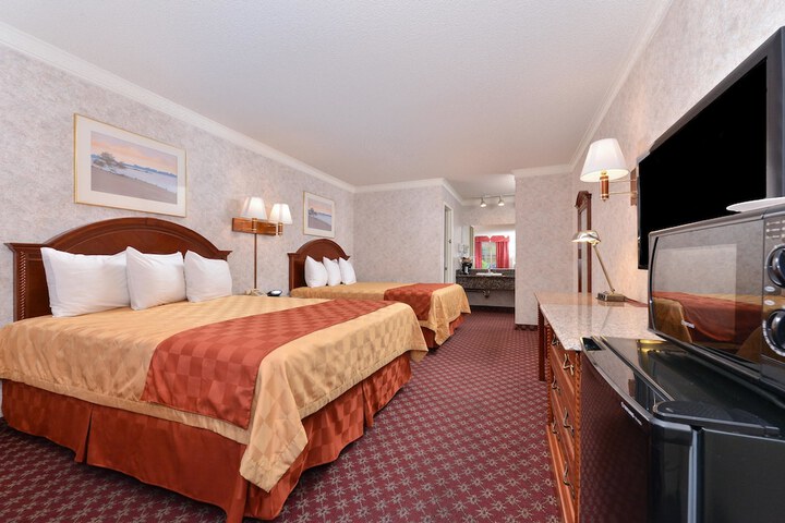 2 Queen Beds (4 of 7)