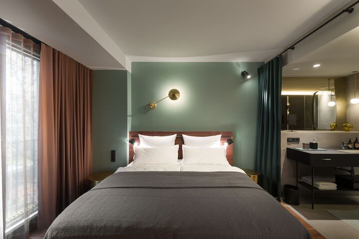 Room 6 of 95