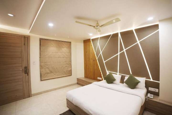 Room 18 of 27