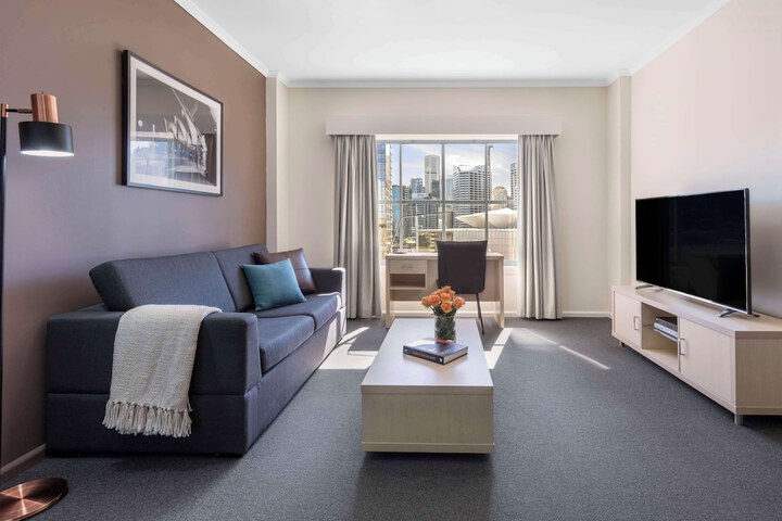 Room 6 of 190