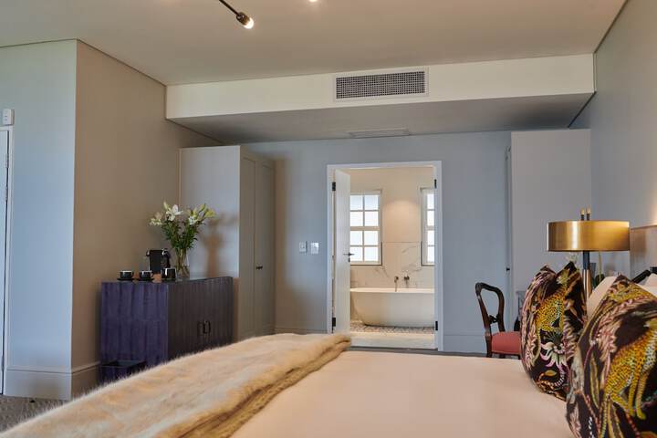 Room 18 of 73