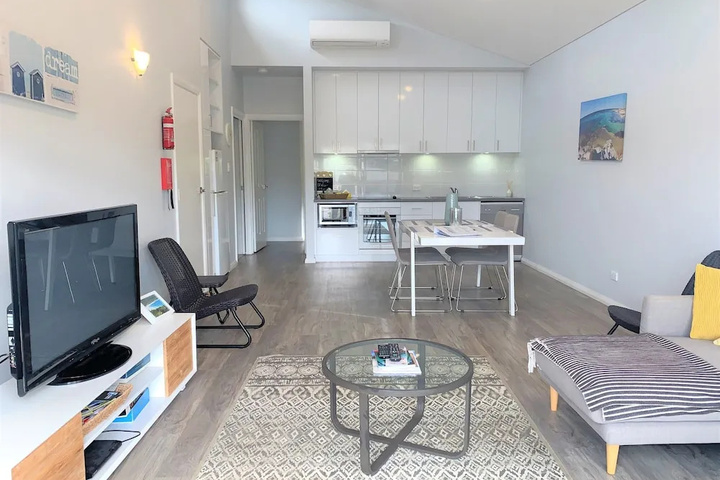 Room 4 of 12