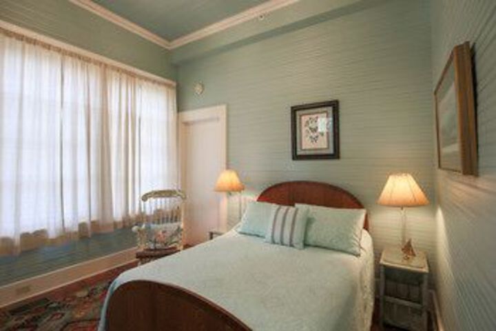 Room 28 of 67