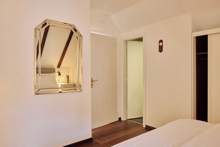 Room 17 of 60