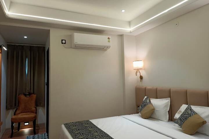 Room 7 of 30