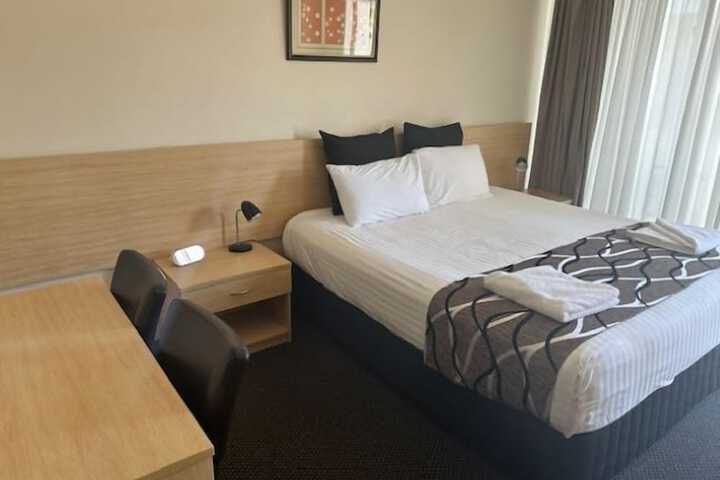 Room 5 of 27