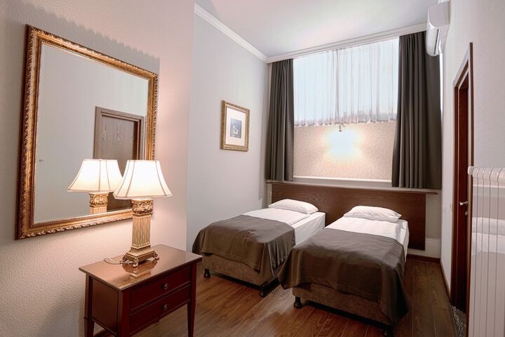 Room 5 of 28