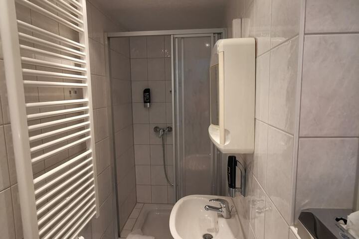 Room 33 of 69