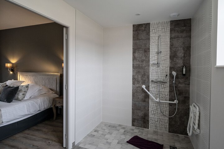 Room 93 of 137