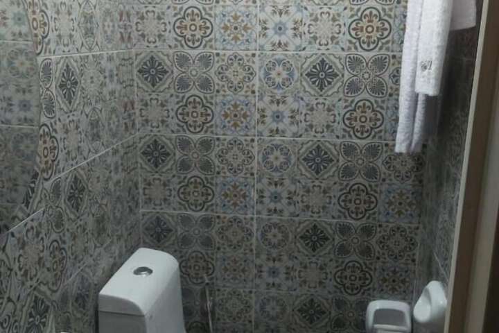 Room 13 of 16