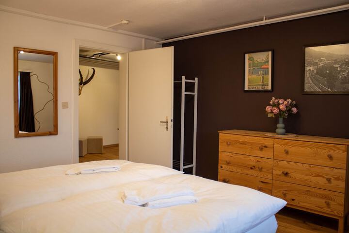 Room 4 of 62