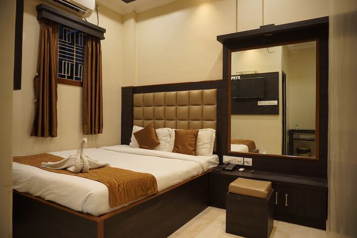 Room 7 of 19
