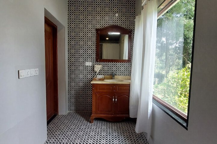 Room 11 of 33