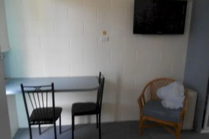 Room 6 of 17