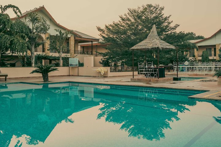 Pool 40 of 101