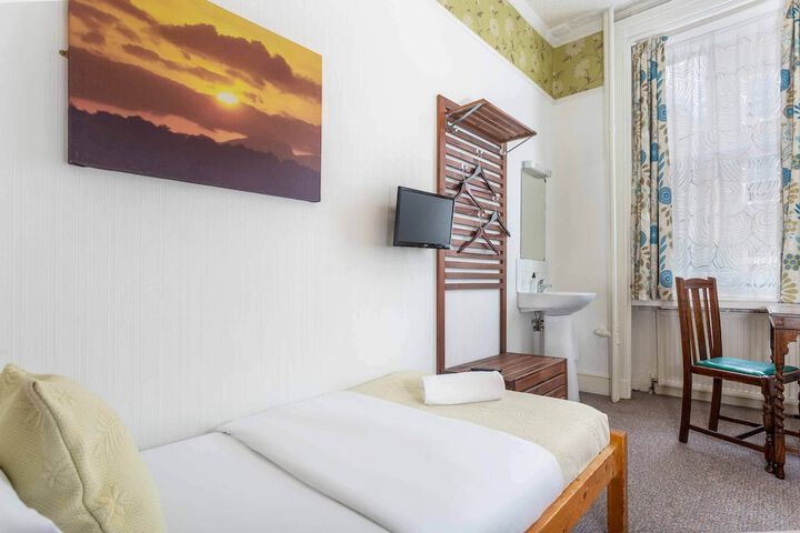 Room 47 of 125