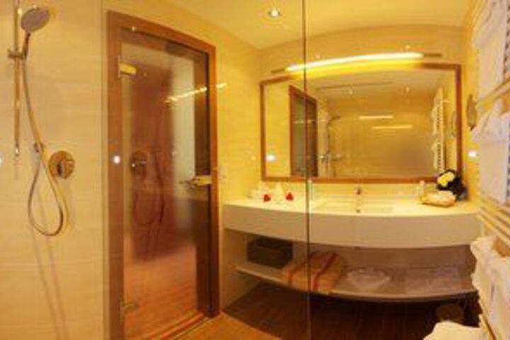 Room 4 of 44