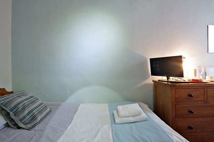 Room 4 of 61