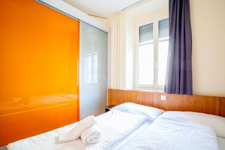 Room 7 of 28