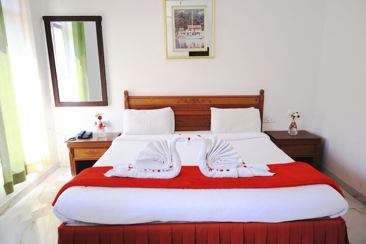 Room 5 of 16