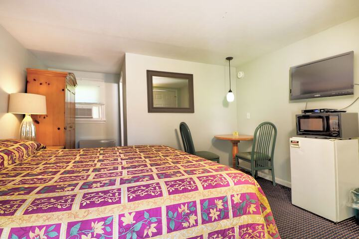 1 King Bed (8 of 10)