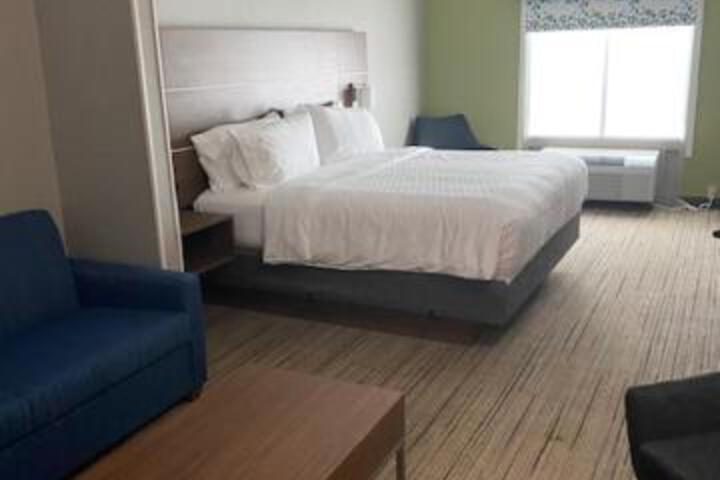 1 King Bed Standard Mobility Accessible Tub (12 of 15)