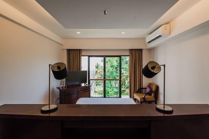 Room 25 of 59