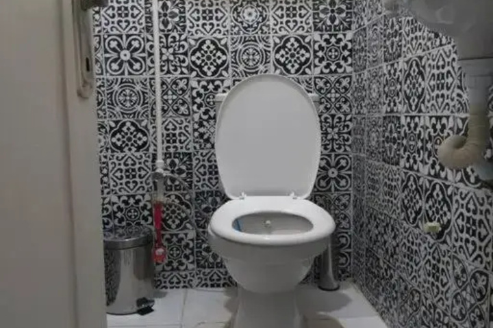 Room 8 of 10