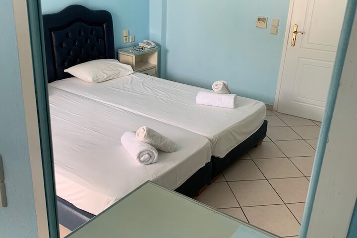 Room 8 of 31