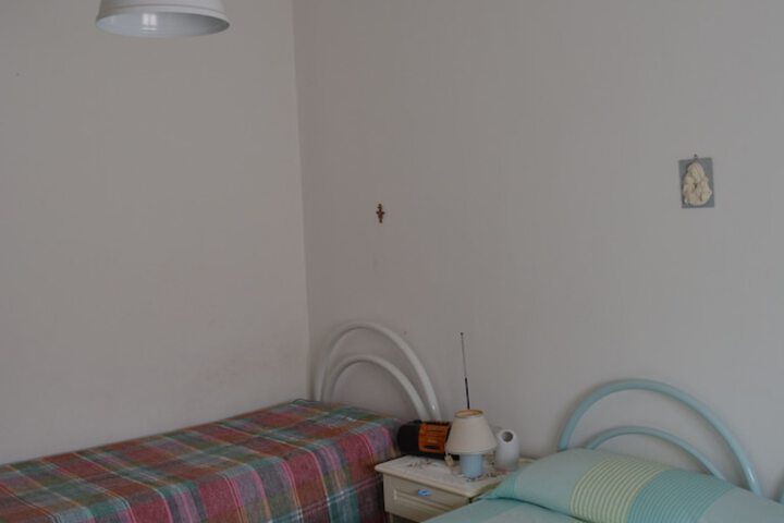 Room 2 of 25