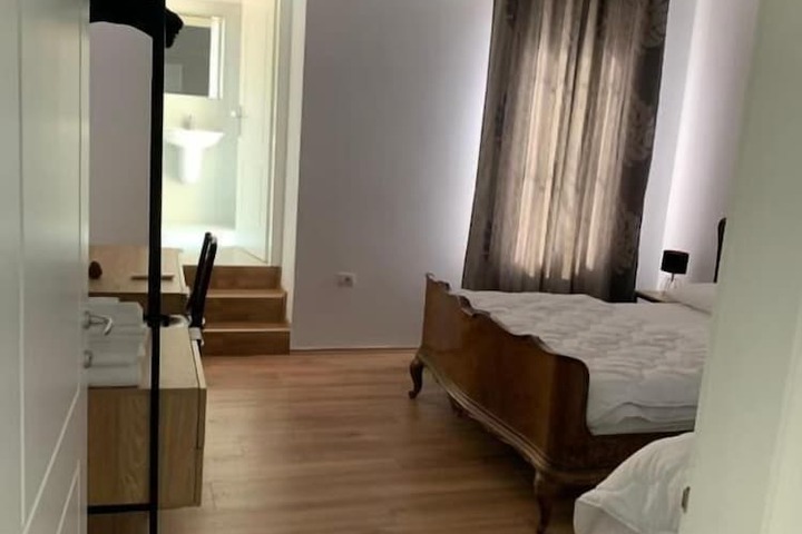 Room 12 of 37