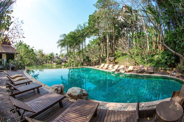 Hotel Pool