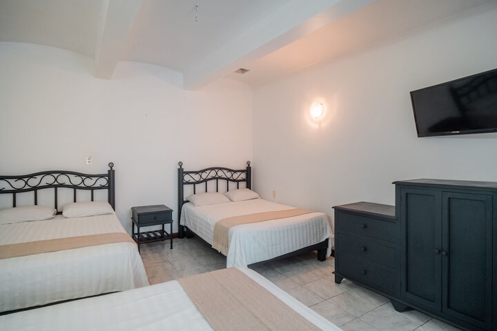 Room 11 of 38
