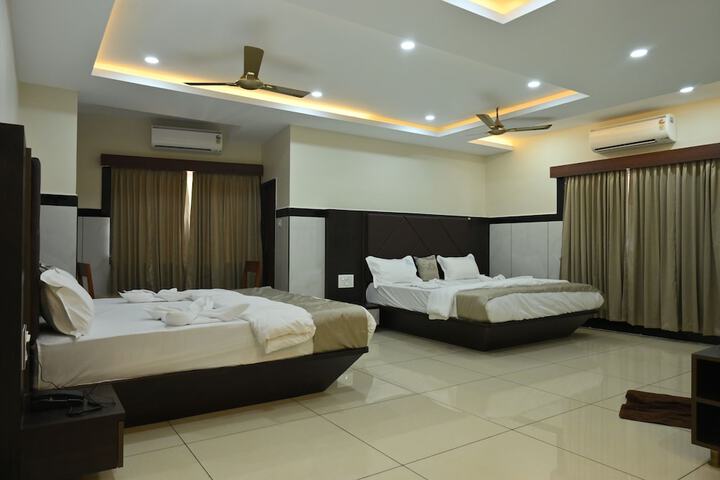 Room 6 of 16